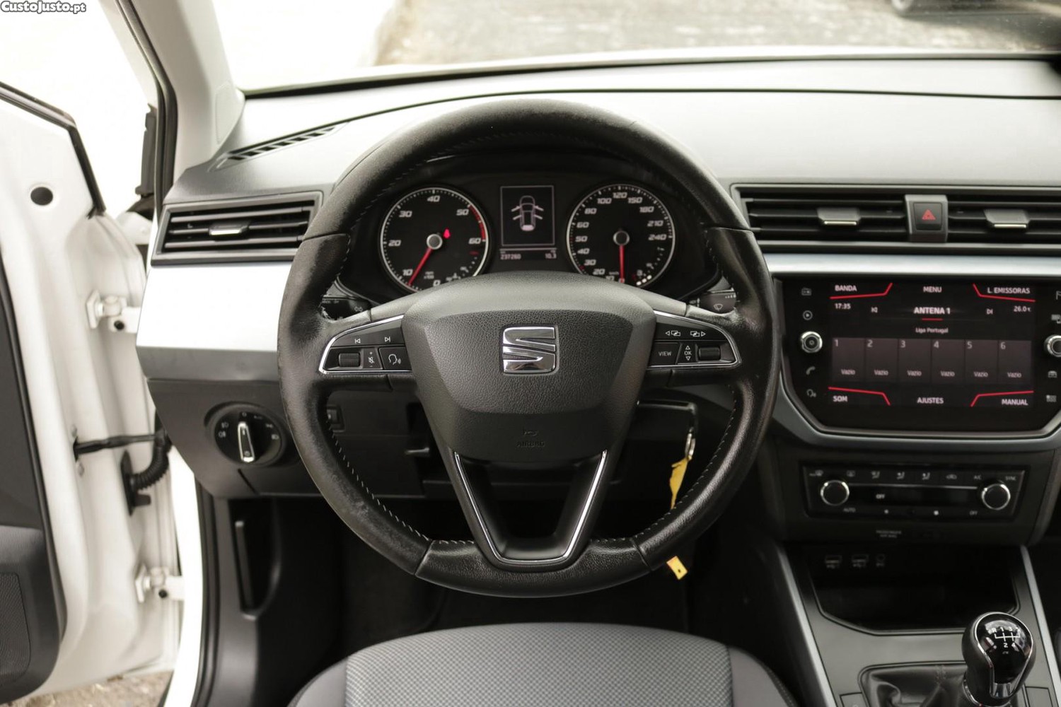 SEAT Arona 1.6 TDI Style — fotografia 36