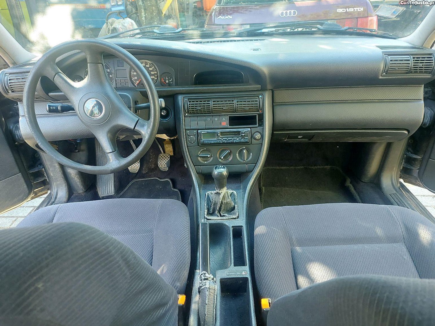 Audi 100 2.4 — fotografia 2