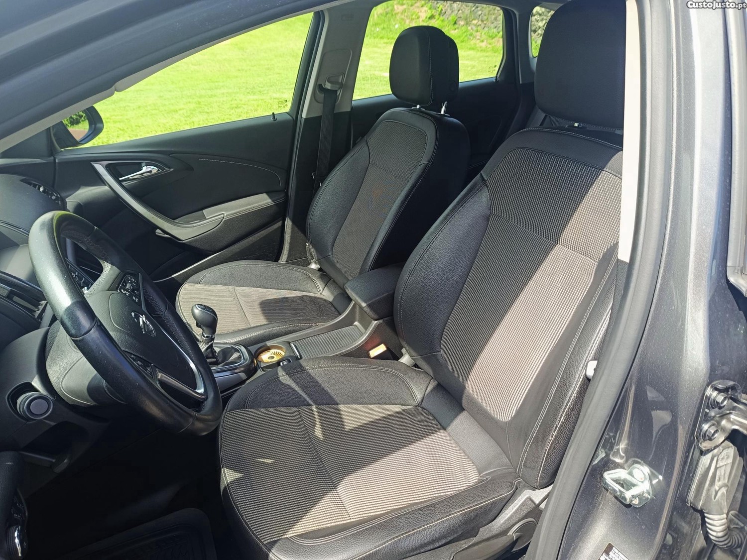 Opel Astra J — fotografia 3