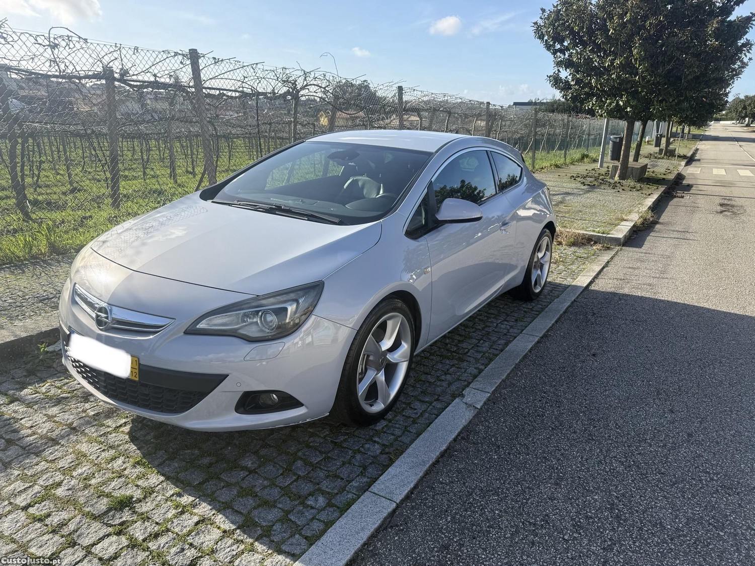 Opel Astra 2.0 GTC - 11 foto 3