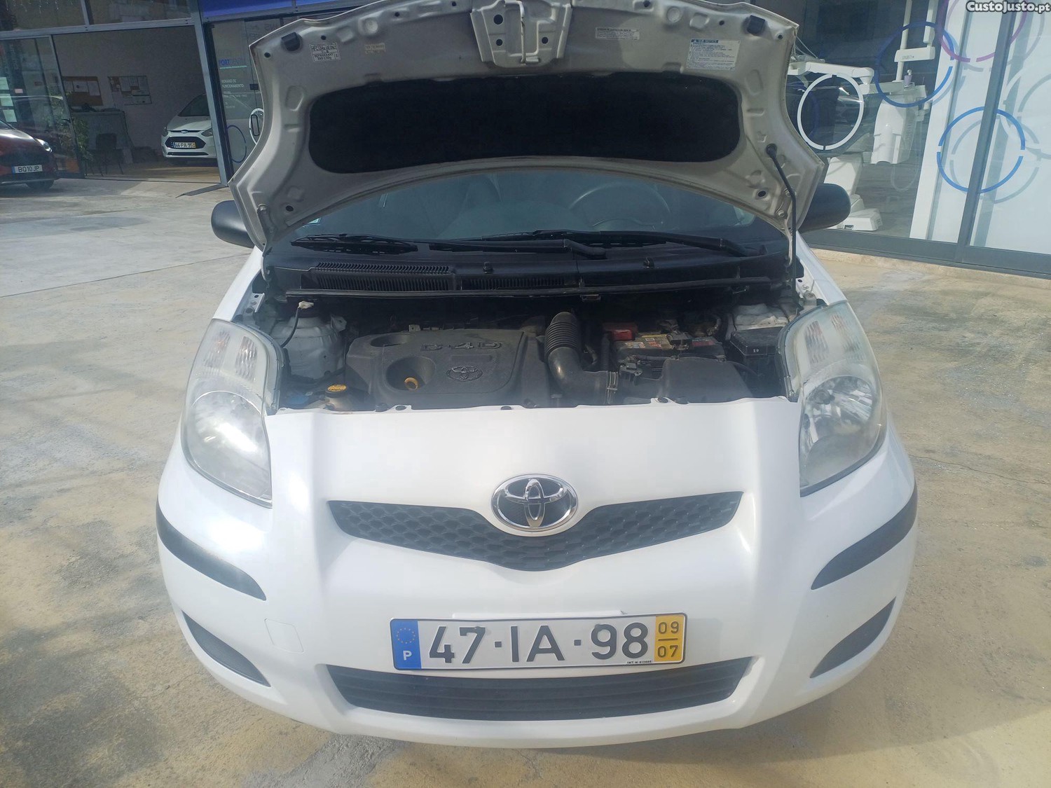 Toyota Yaris 1.4 D4-D — fotografia 4