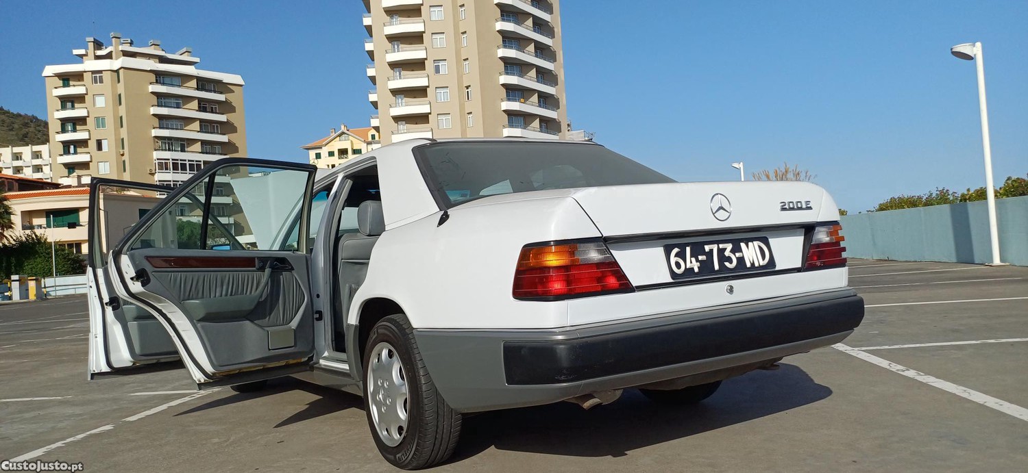 Mercedes-Benz 200 E — fotografia 9