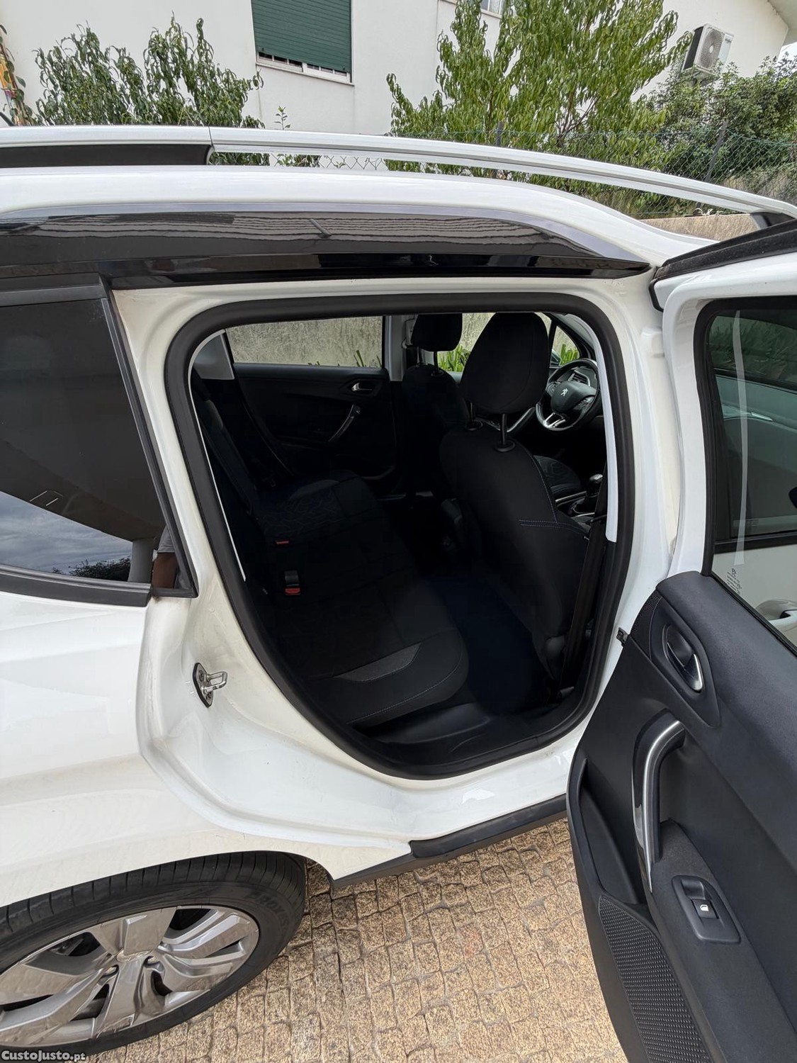Peugeot 2008 Suv - 18 foto 4