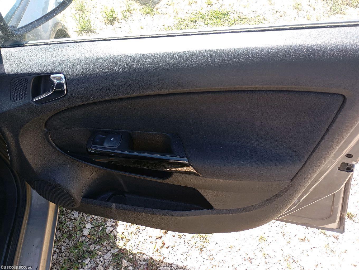 Opel Corsa 1.2 Gasolina - 13 foto 4