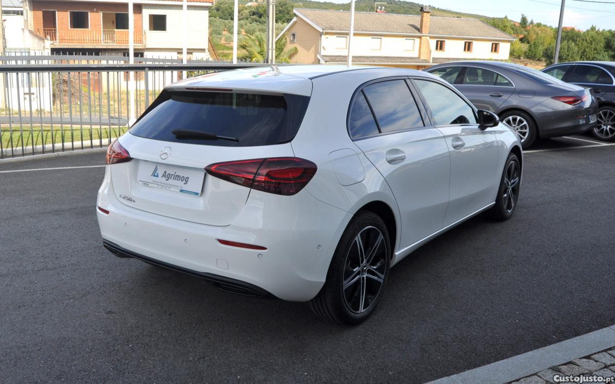 Mercedes-Benz A 250 E Hibrido Plug-in - 23 foto 3