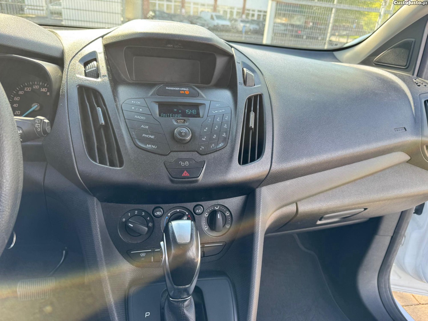 Ford Tourneo 1.5 Mobilidade Reduzida IVA dedutível — fotografia 10