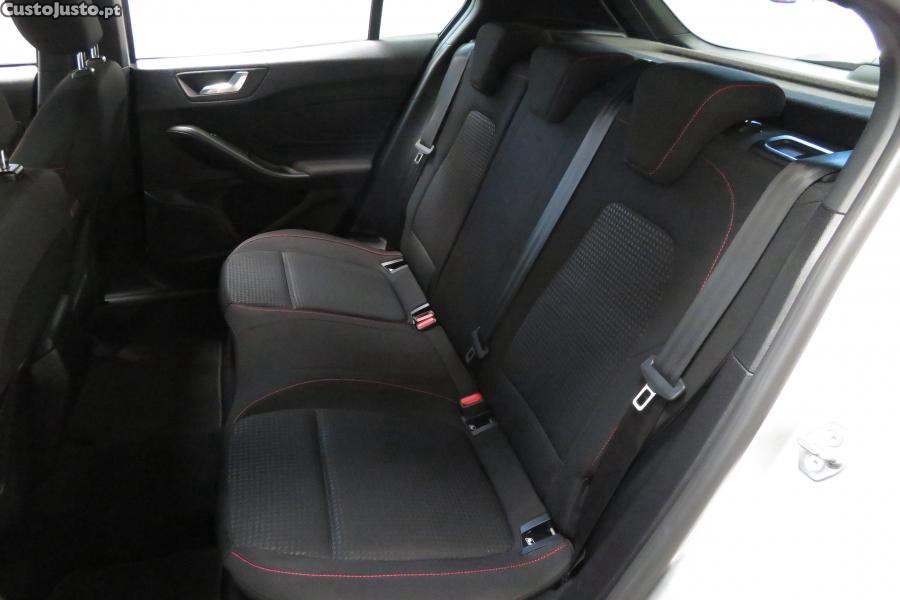 Ford Focus 1.0 EcoBoost MHEV ST — fotografia 17