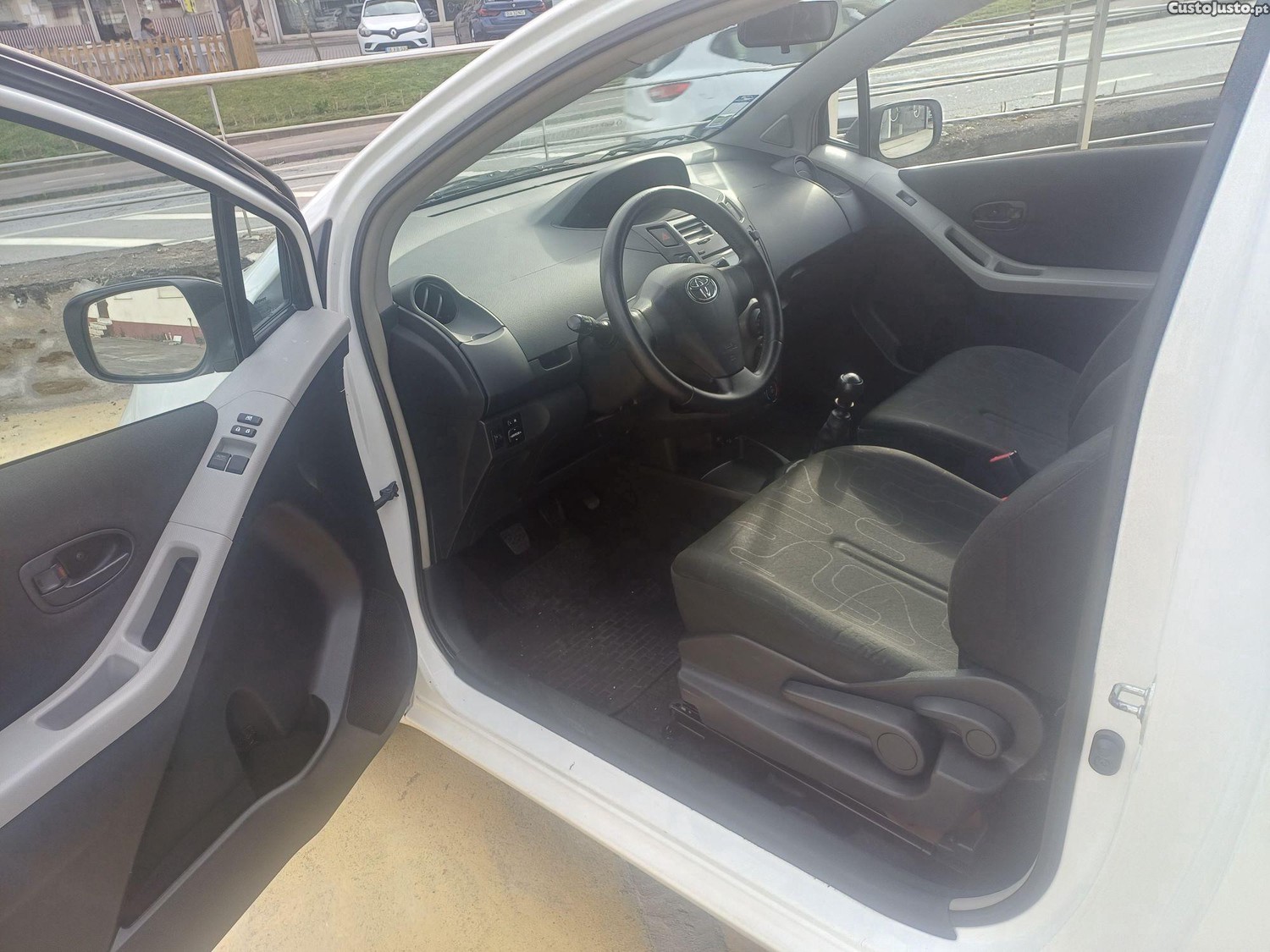 Toyota Yaris 1.4 D4-D — fotografia 7