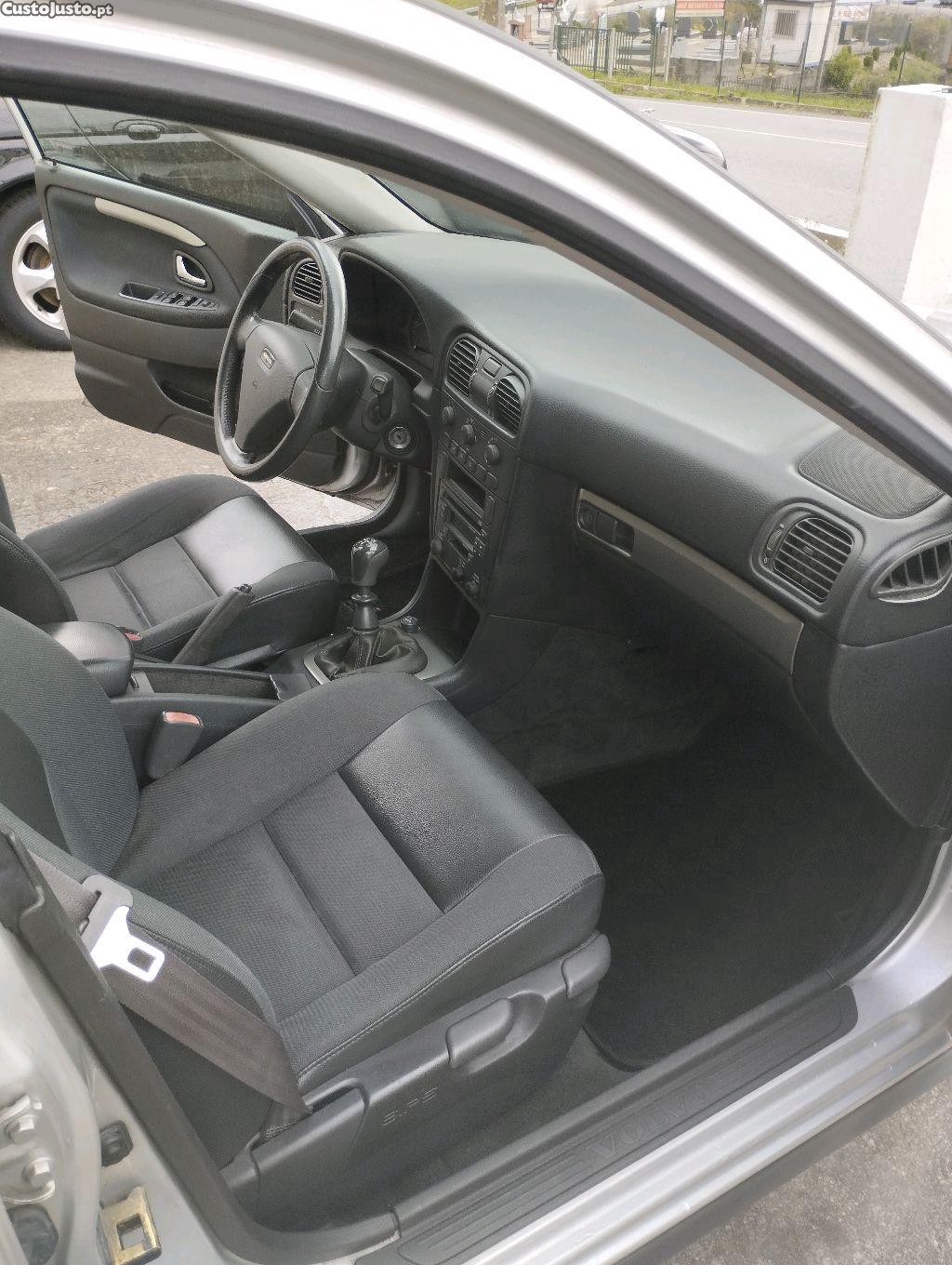 Volvo V40 1.6i (192.000 Kms/Ano 2003) — fotografia 4