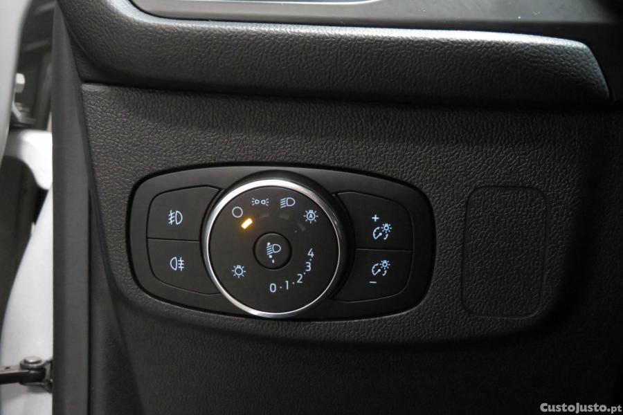 Ford Focus 1.0 EcoBoost MHEV ST — fotografia 8