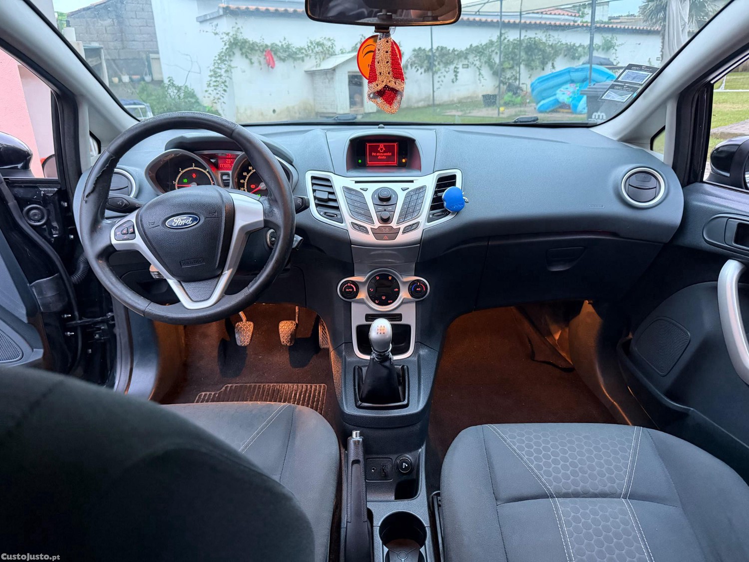 Ford Fiesta Hatchback - 10 foto 3