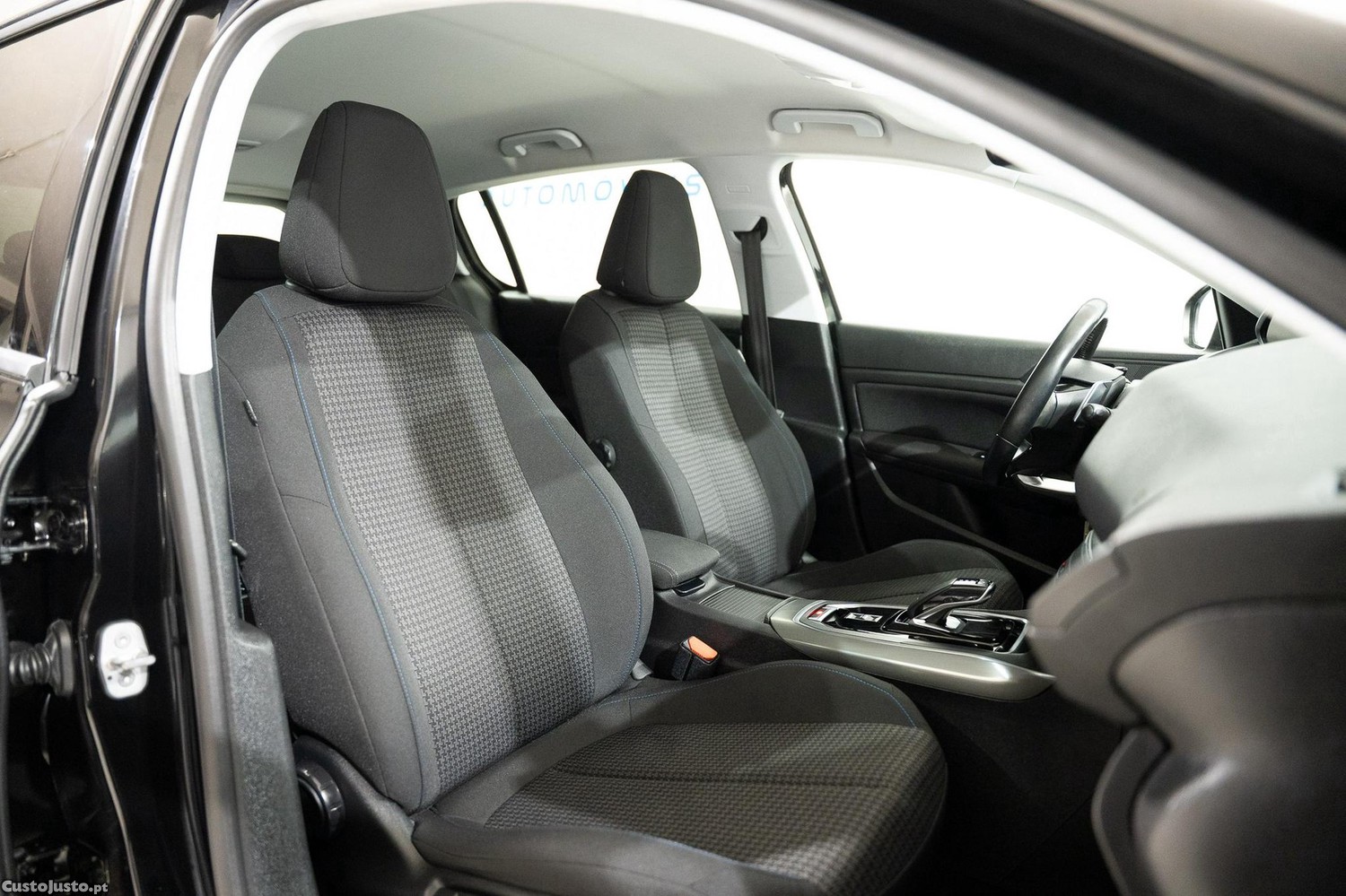 Peugeot 308 1.2 PureTech Allure EAT8 — fotografia 3