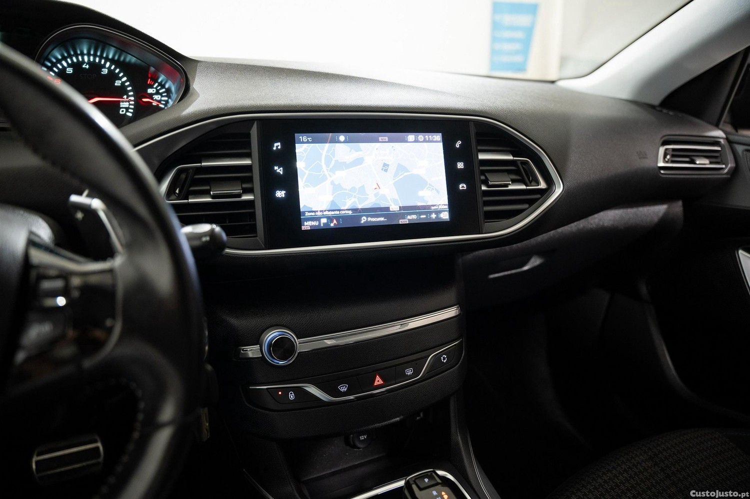 Peugeot 308 1.2 PureTech Allure EAT8 — fotografia 13