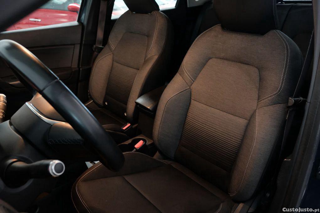 Renault Captur 1.5 dCi Exclusive — fotografia 13