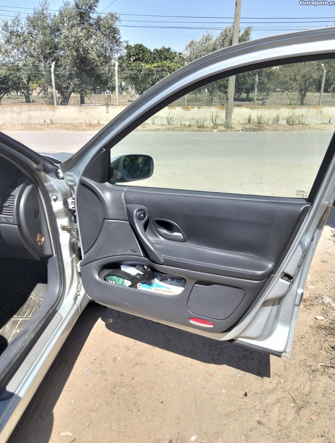 Renault Laguna 1.9 DCI 120 CV - 04 foto 3
