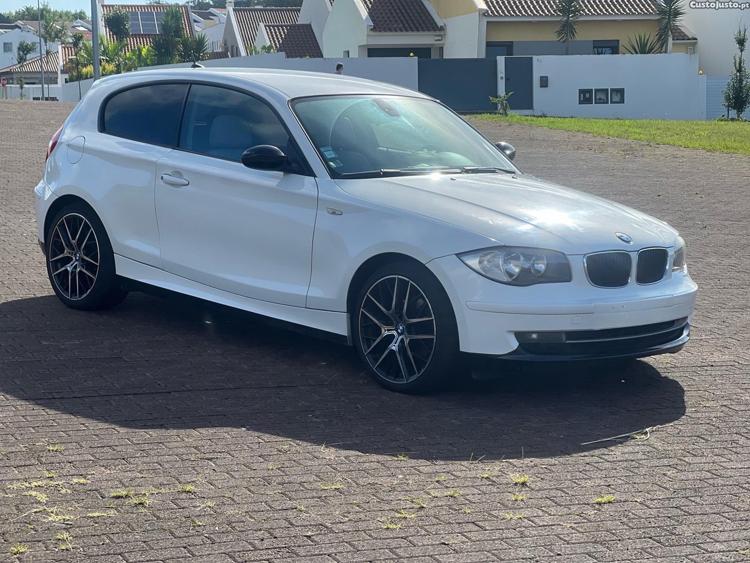BMW 118 D 2.0 Gasóleo 143CV - 09 foto 3