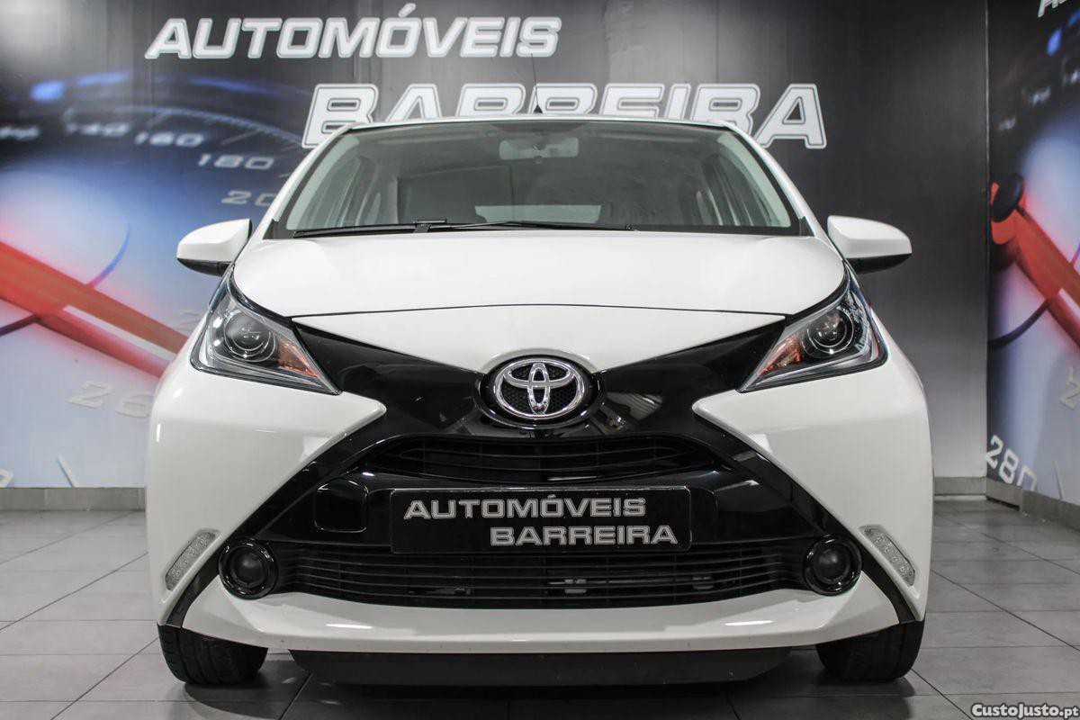 Toyota Aygo 1.0 X-Play+AC+X-Touch — fotografia 4