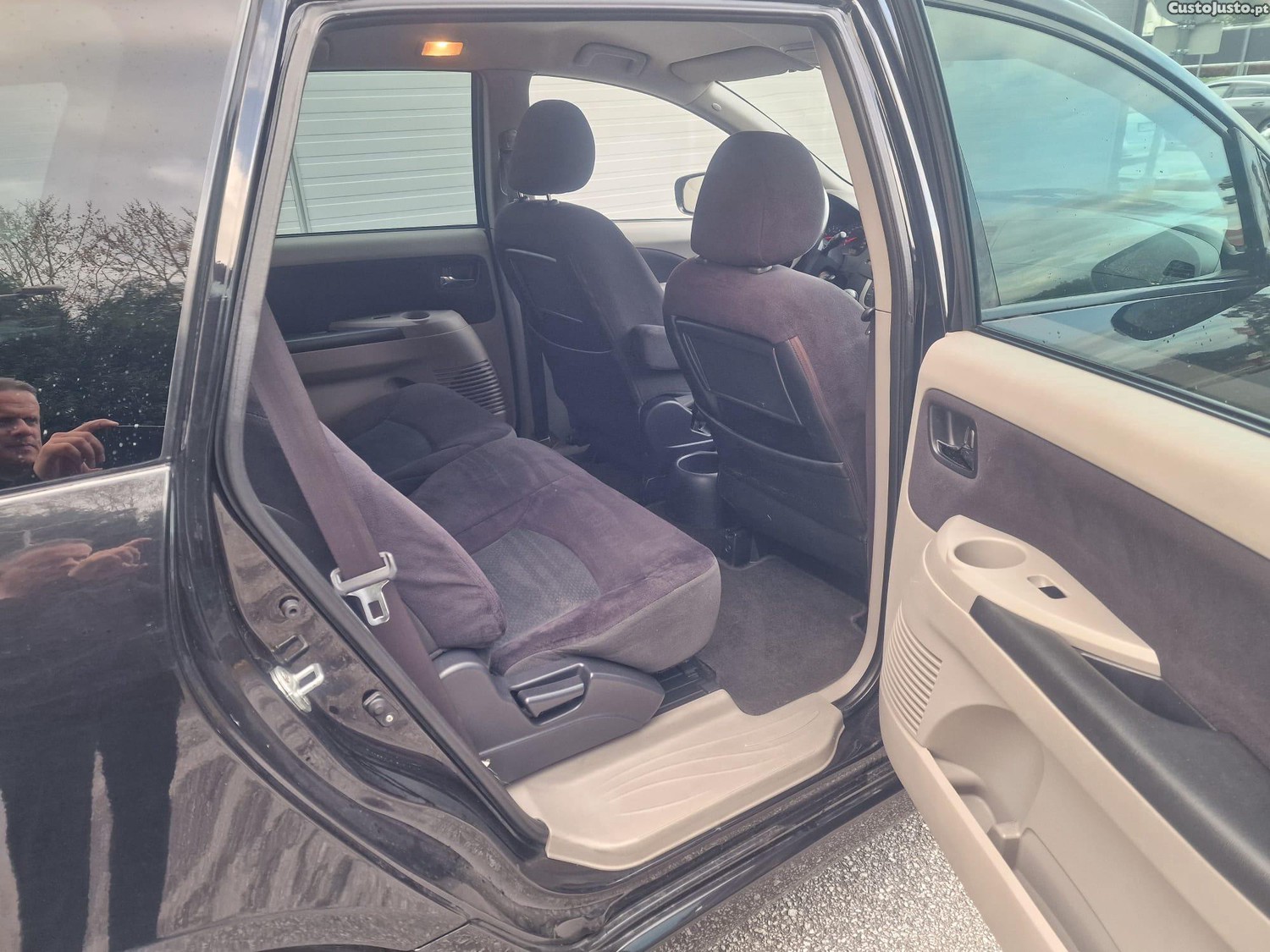 Mitsubishi Grandis 2.0 DI-D Instyle 7 lugares — fotografia 3
