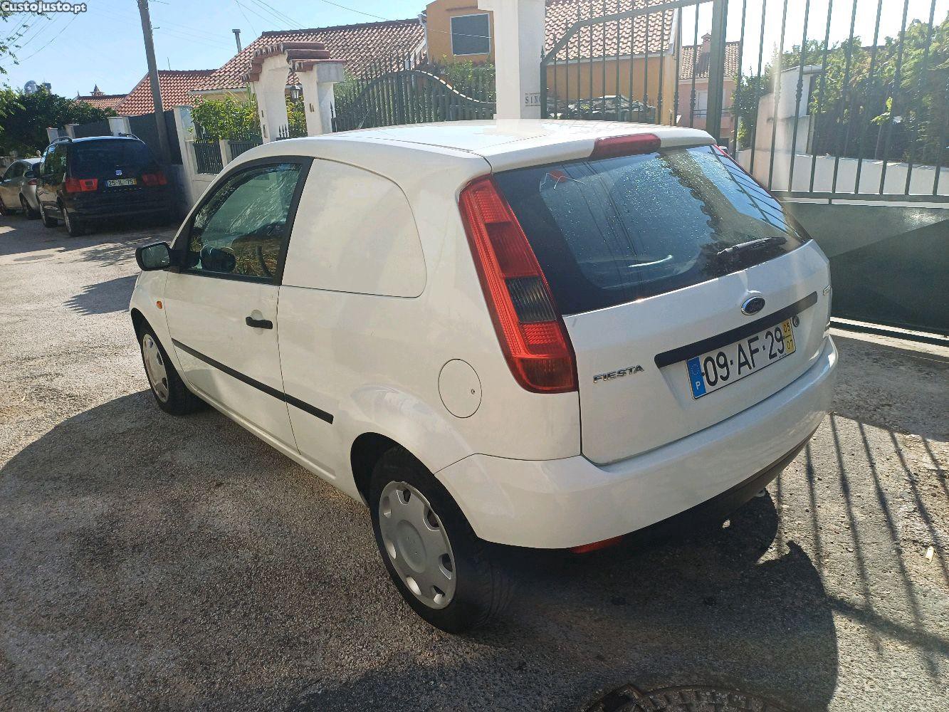 Ford Fiesta 1.4Tdci van — fotografia 9