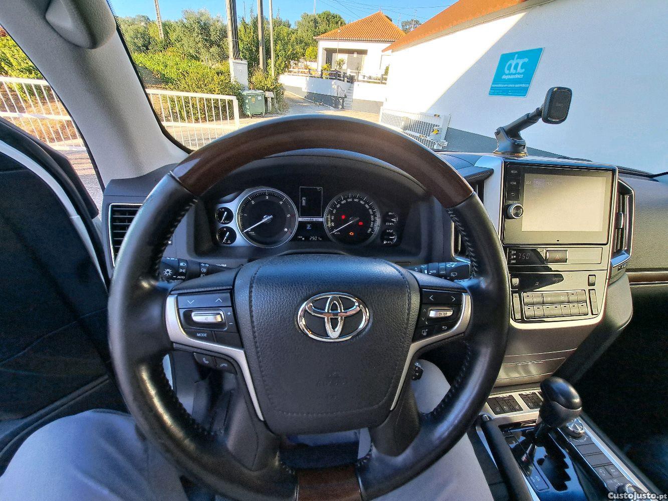 Toyota Land Cruiser VDJ200 - 19 foto 4