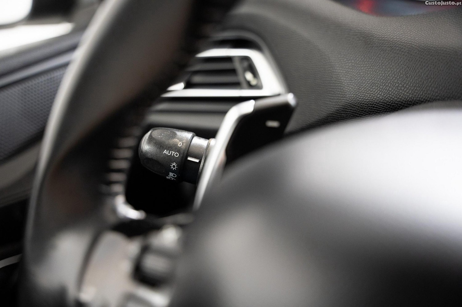 Peugeot 308 1.2 PureTech Allure EAT8 — fotografia 4
