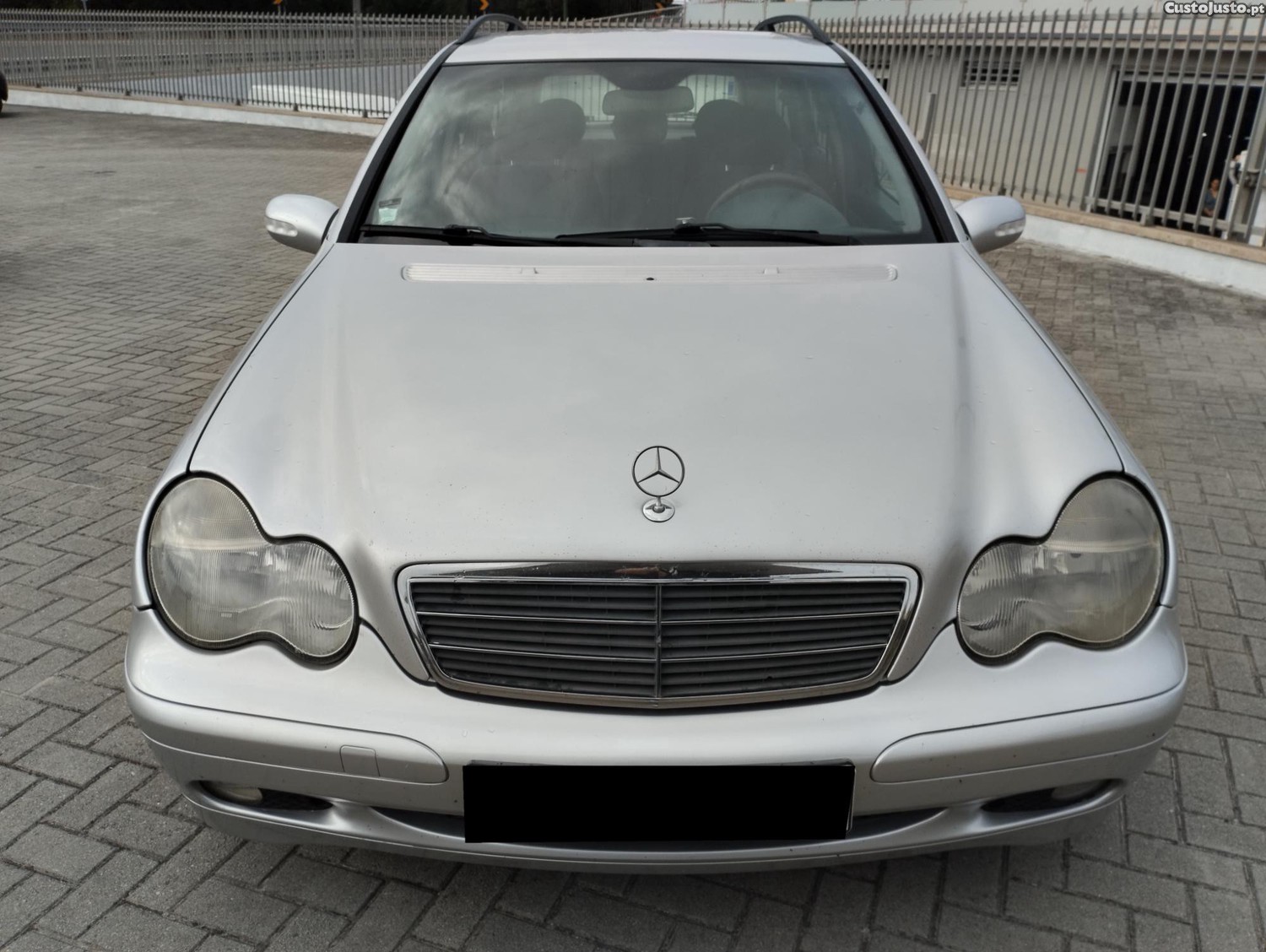 Mercedes-Benz C 220 CDI 143cv - C/ Camara de Marcha trás - "Bom estado geral" - CX. Manual 6 Veloc. - 00 foto 3