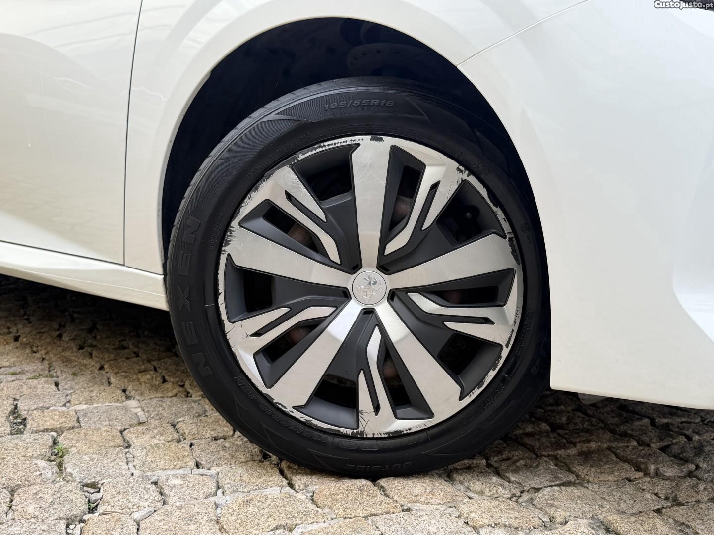 Peugeot 208 1.2 PureTech Active Pack - 23 — photo 2