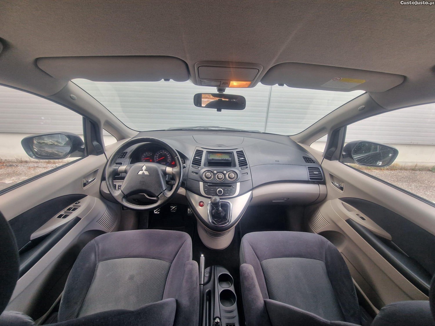 Mitsubishi Grandis 2.0 DI-D Instyle 7 lugares — fotografia 6
