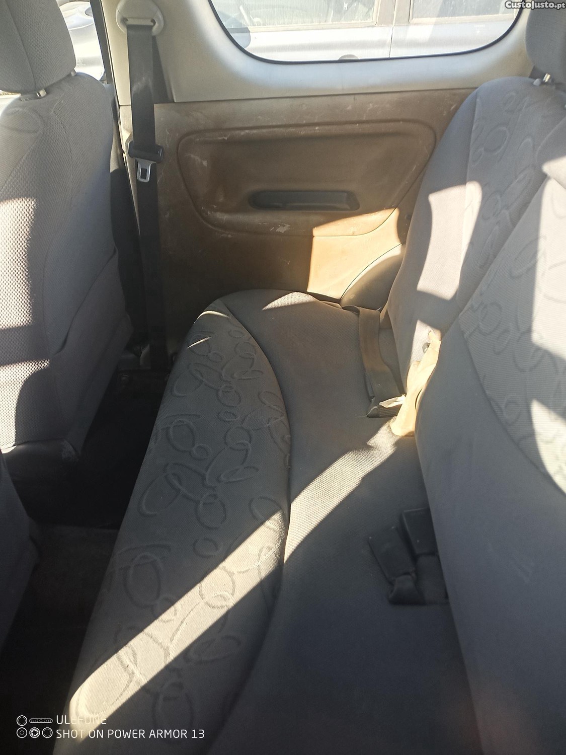 Toyota Yaris 1.0 gasolina — photo 3