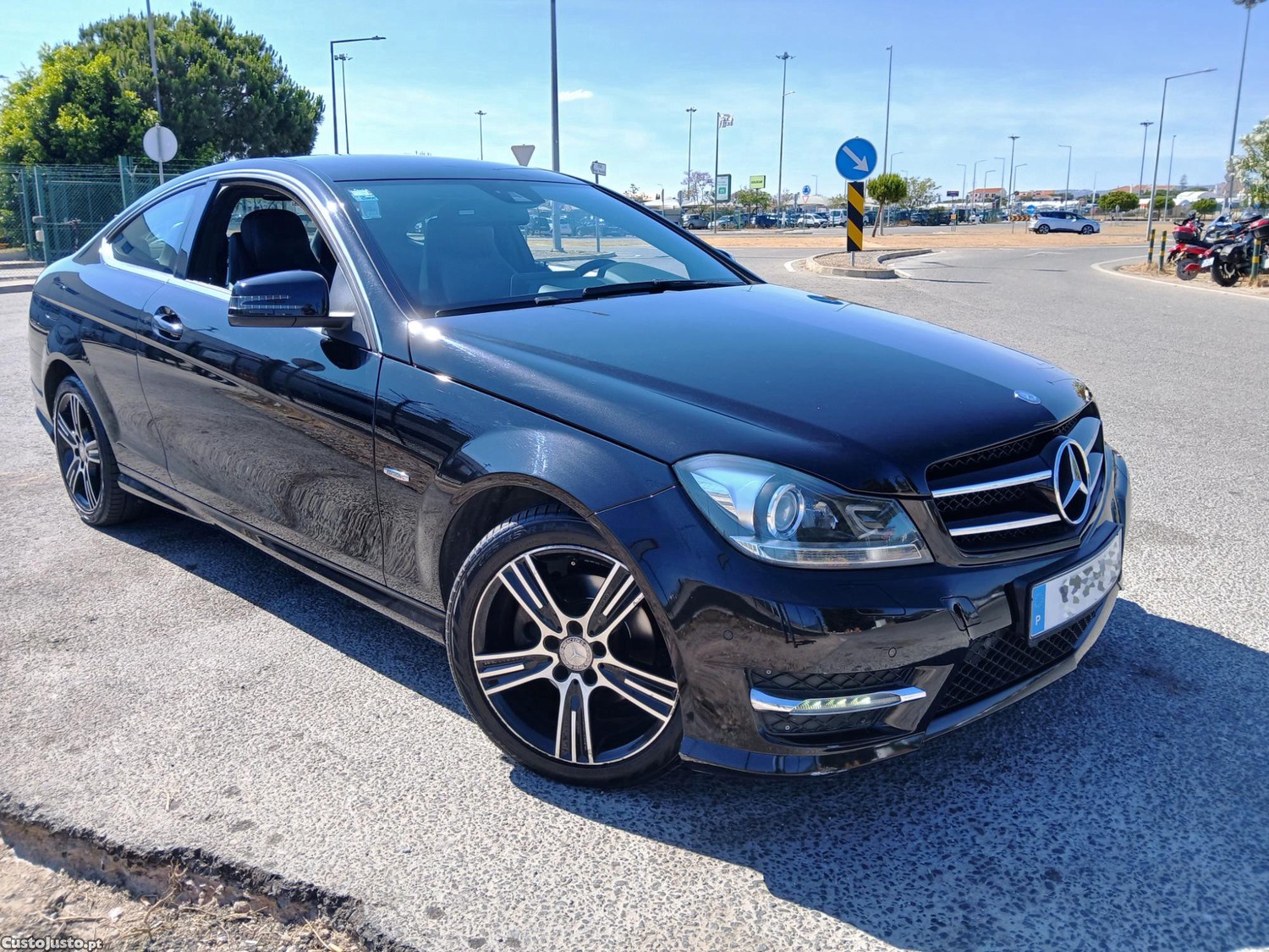 Mercedes-Benz C 220 Coupé Automático (2014)   Apenas 91.000 km - edição especial - 14 foto 2