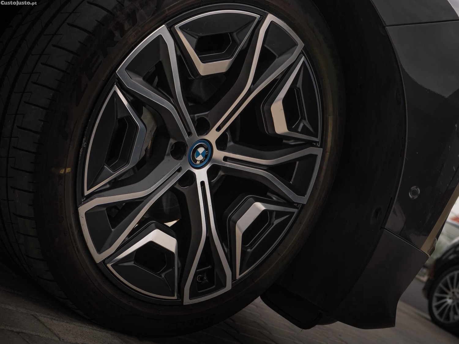 BMW iX xDrive50 — fotografia 11