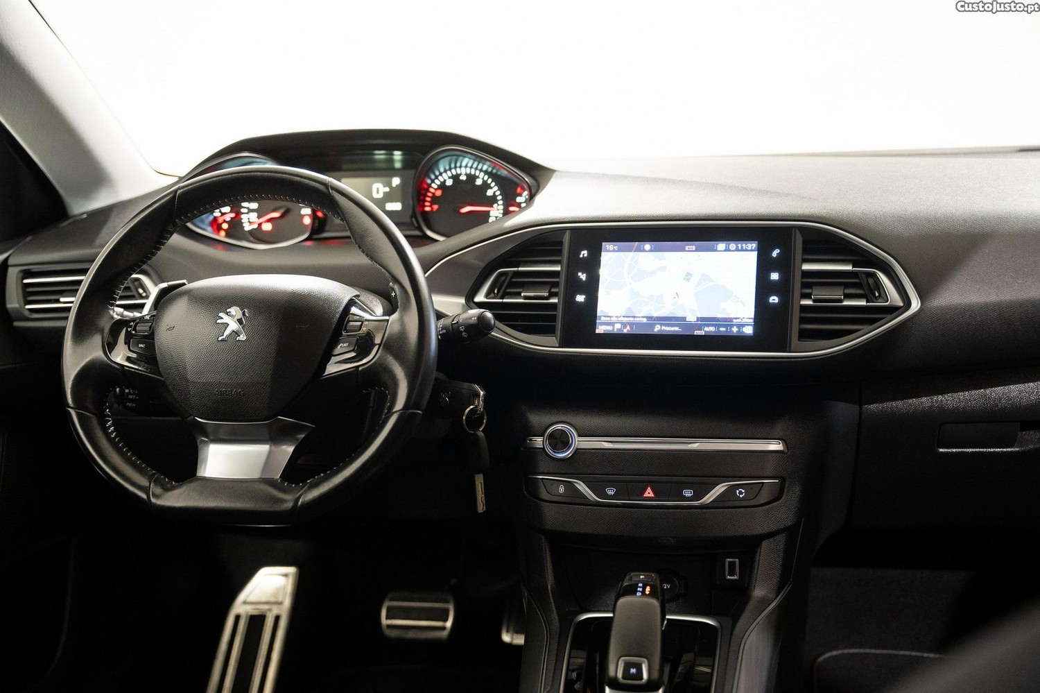 Peugeot 308 1.2 PureTech Allure EAT8 — fotografia 17