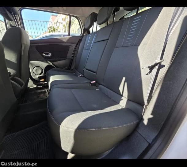 Renault Mégane Dynamique - 10 — photo 4