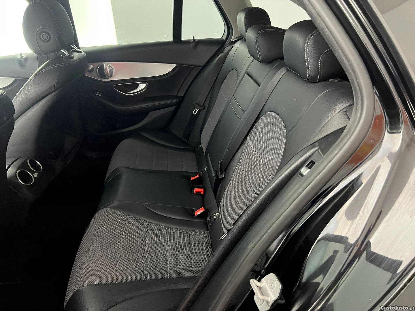 Mercedes-Benz C 220 AUTO — fotografia 3