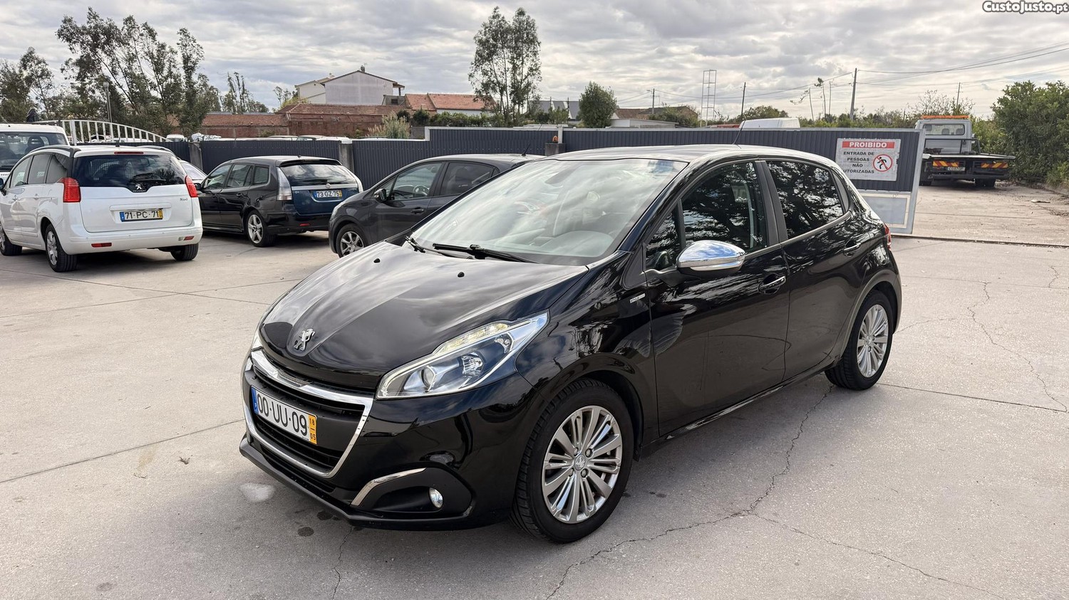 Peugeot 208 1.2 VTI de 2018 - 18 foto 2