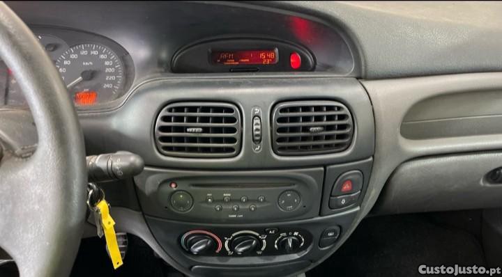 Renault Mégane Break 1.9 Dti RXE - 00 foto 4