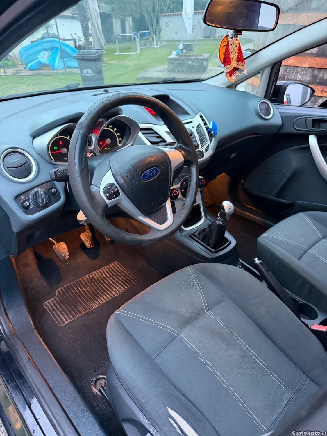 Ford Fiesta Hatchback - 10 foto 4
