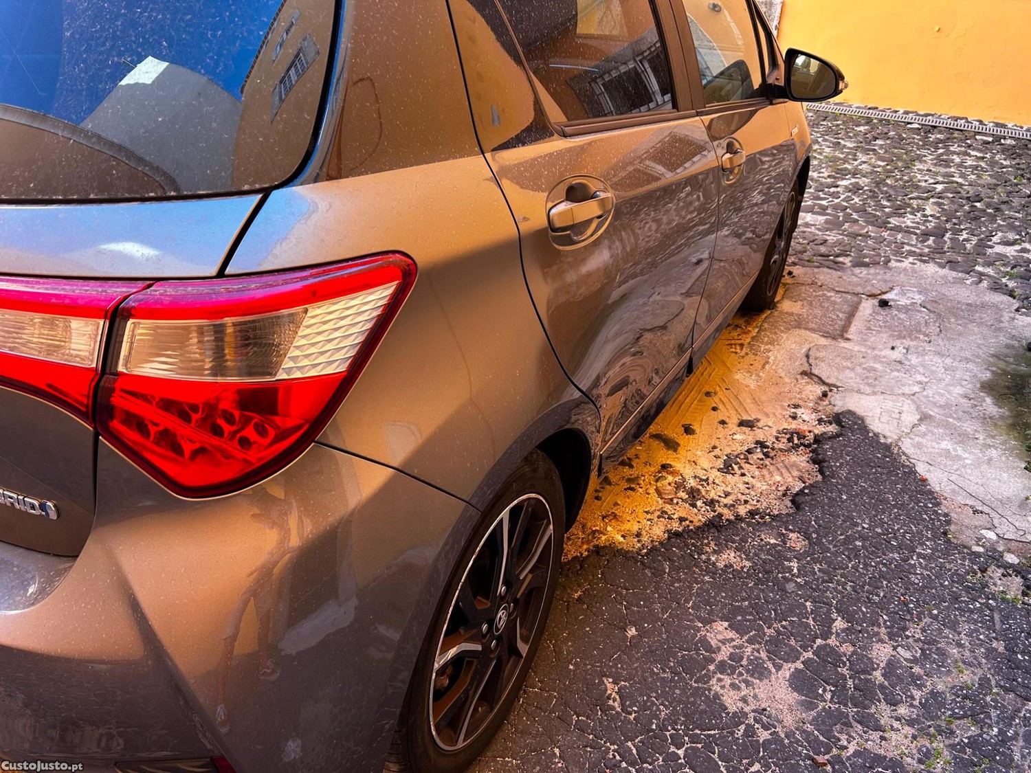 Toyota Yaris Hybrid - 18 — photo 3