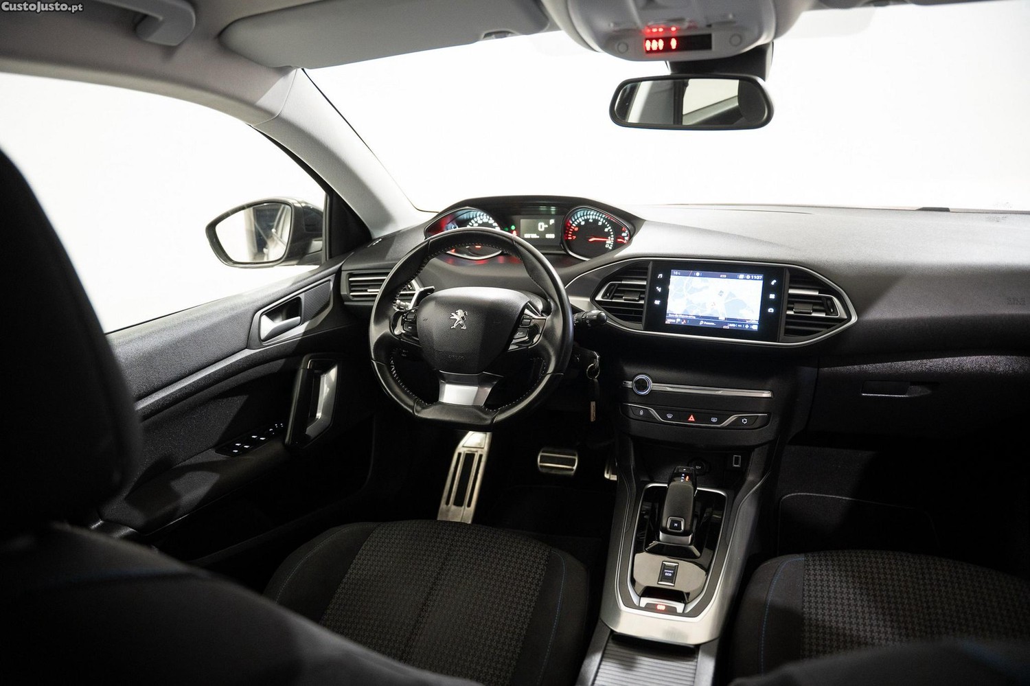 Peugeot 308 1.2 PureTech Allure EAT8 — fotografia 16