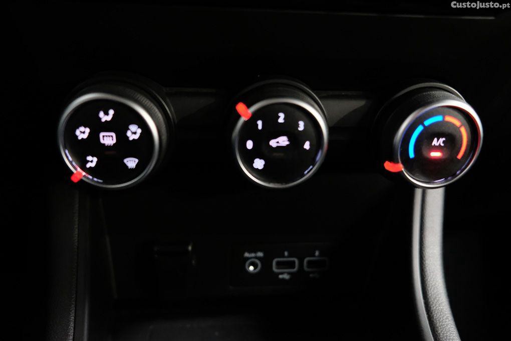 Renault Captur 1.5 dCi Exclusive — fotografia 3