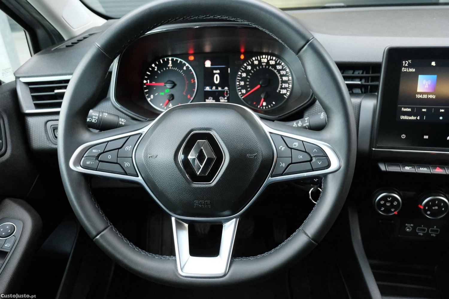 Renault Clio 1.5 Blue dCi Equilibre — fotografia 12