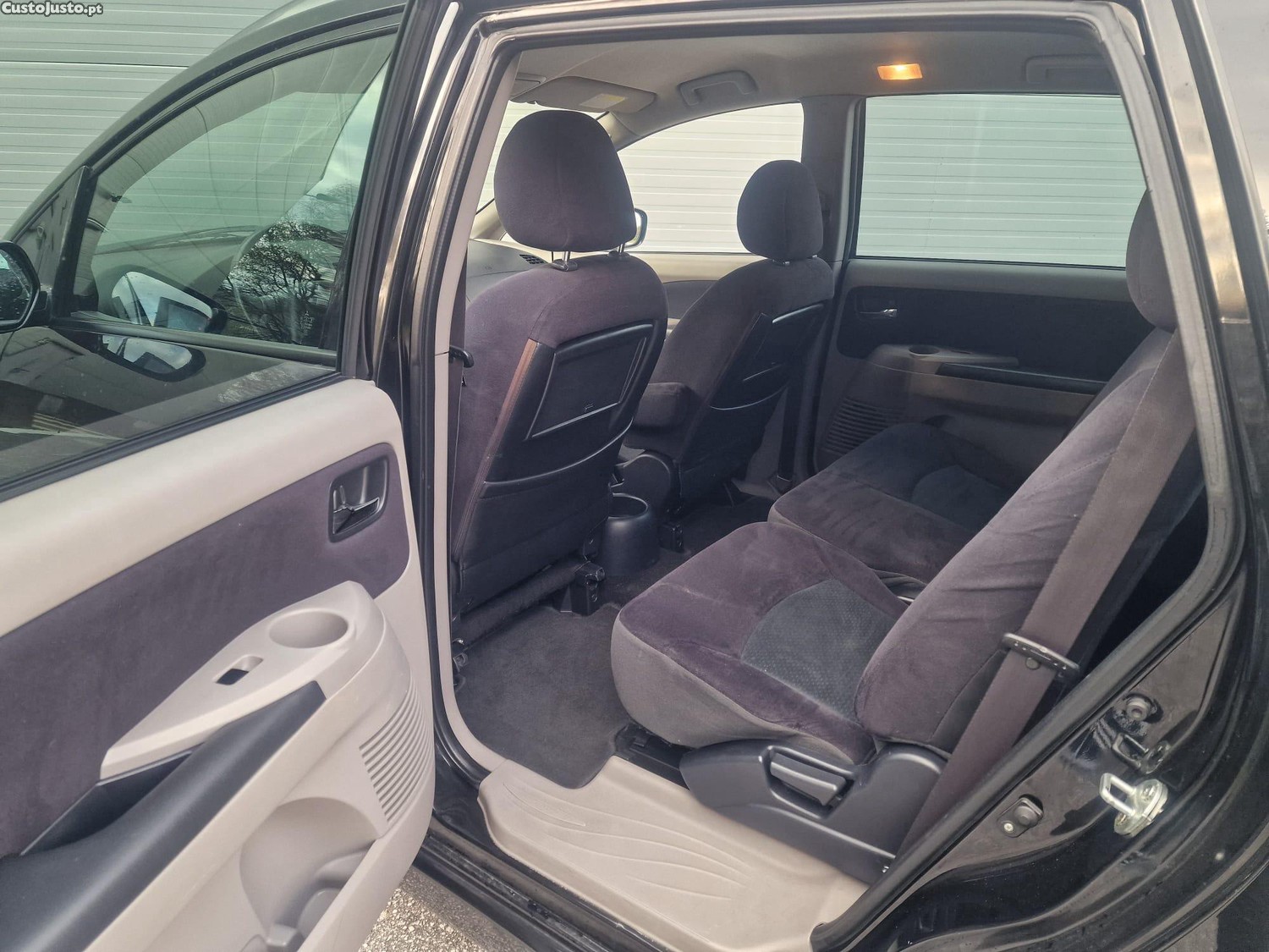 Mitsubishi Grandis 2.0 DI-D Instyle 7 lugares — fotografia 2
