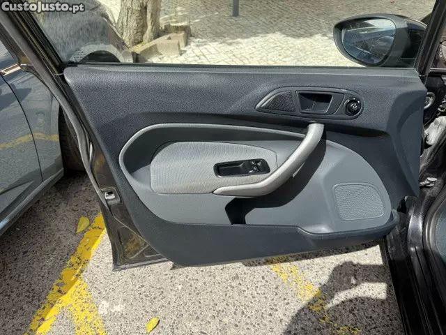 Ford Fiesta 1.4 tdci — fotografia 2
