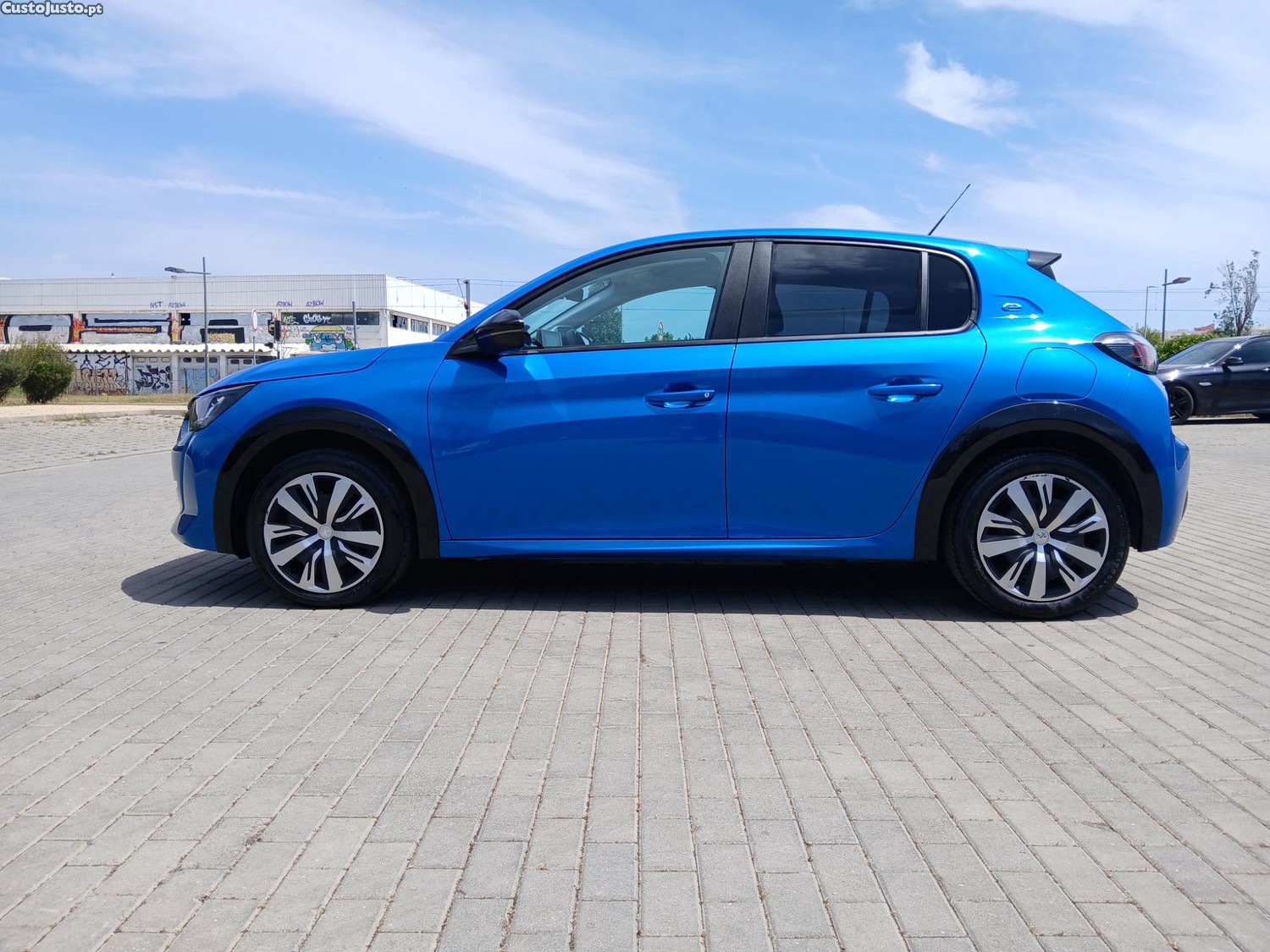 Peugeot e-208 50 kWh Allure Pack — photo 4