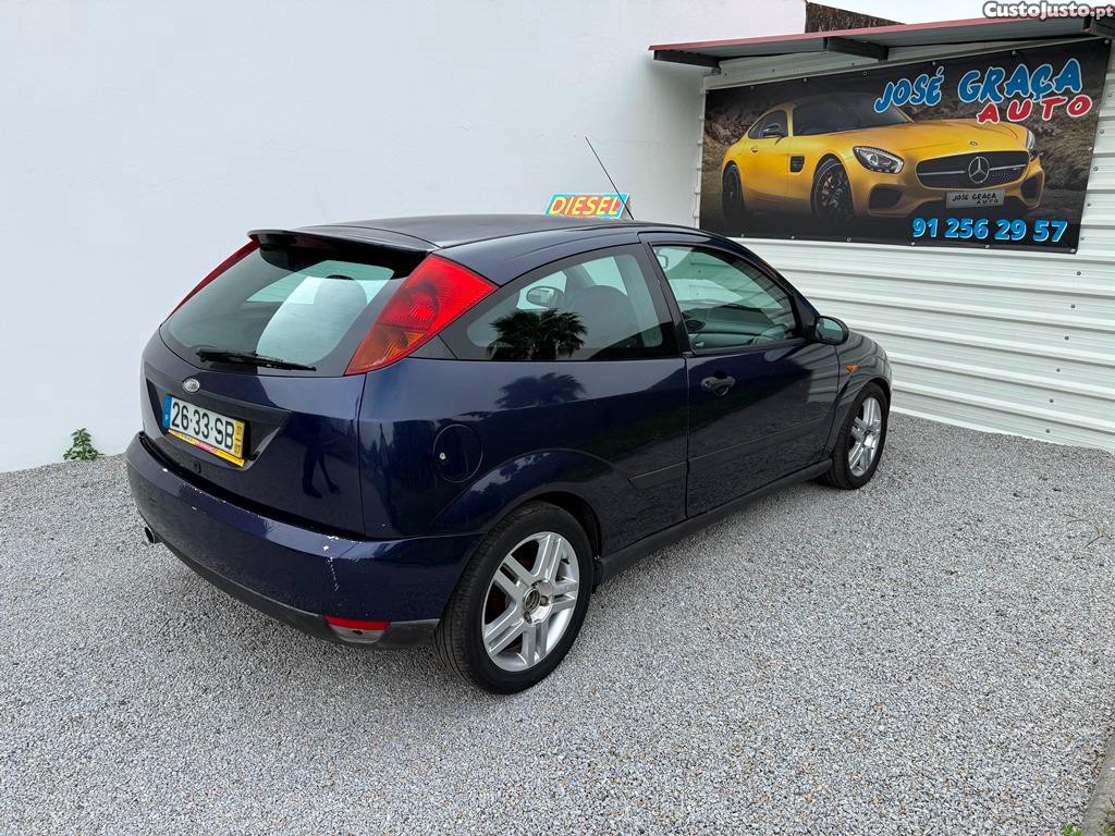 Ford Focus Trend 1.8TDDi 90cv 07/2001 - 01 — photo 3