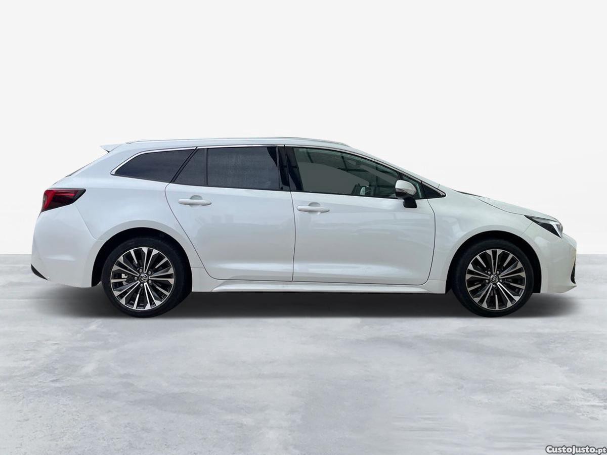Toyota Corolla TS 1.8 Hybrid Comfort Plus — fotografia 4