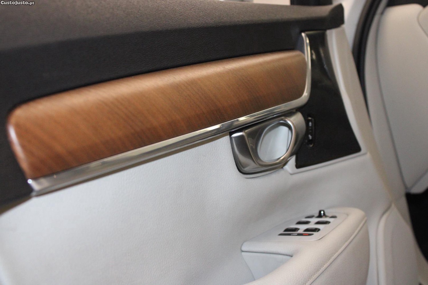 Volvo V90 2.0 B4 MOMENTUM PLUS GEARTRONIC — fotografia 25