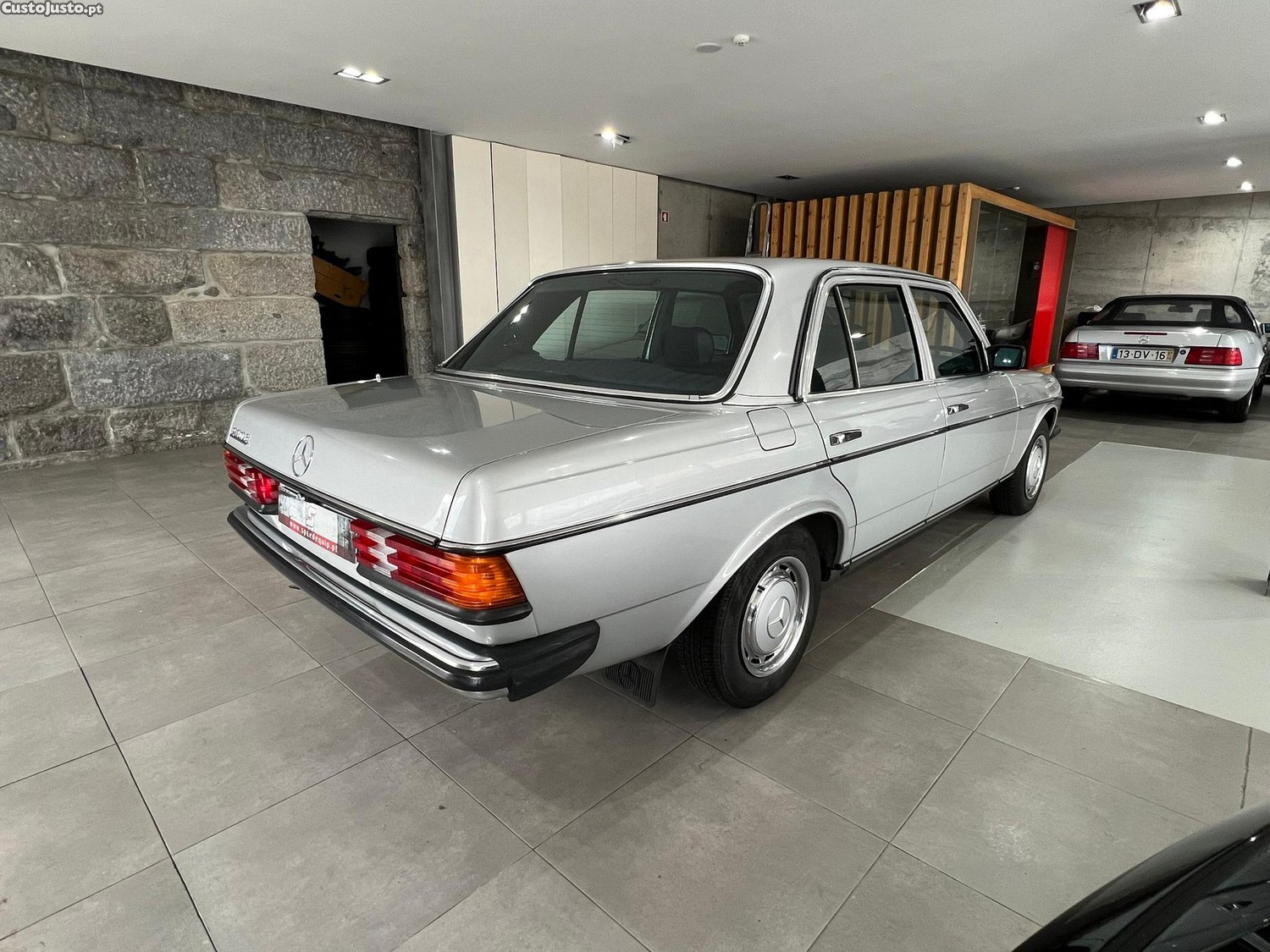 Mercedes-Benz 230 E — fotografia 16