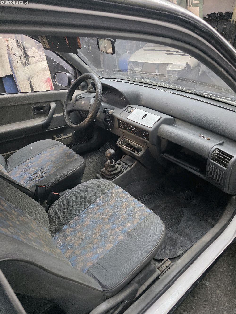 Renault Clio 1.9D — photo 5