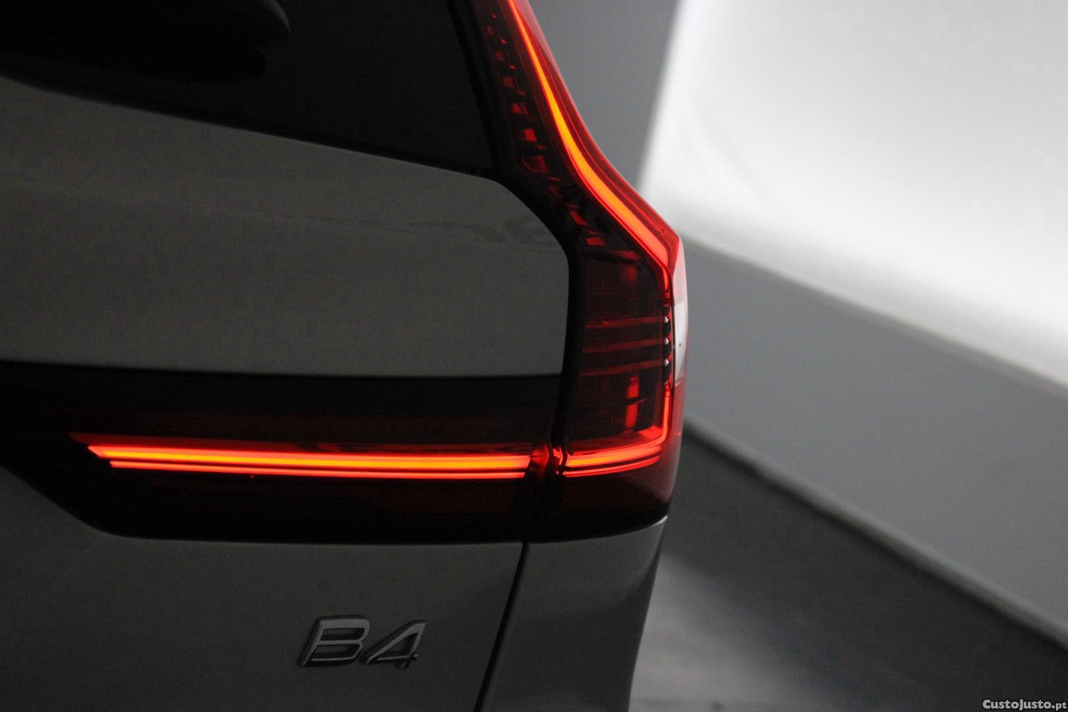 Volvo V90 2.0 B4 MOMENTUM PLUS GEARTRONIC — fotografia 2